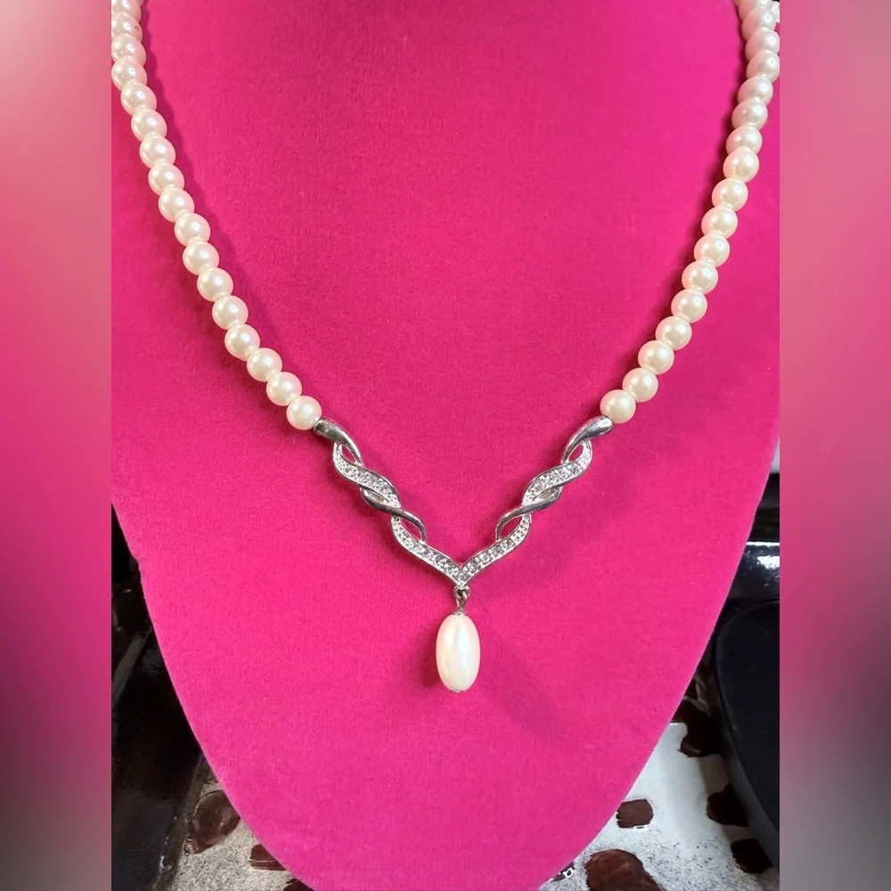 Nina Ricci Faux Pearl Necklace with Silver and Rhinestone - Picture 4 of 4